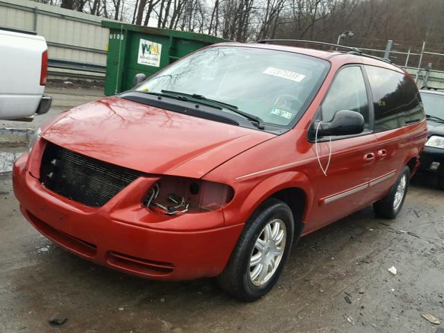 2A4GP54L17R302547 - 2007 CHRYSLER TOWN & COU MAROON photo 2