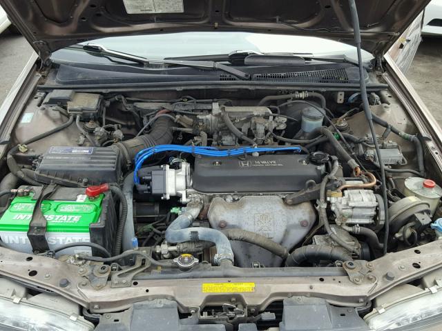 1HGCB725XLA003870 - 1990 HONDA ACCORD LX BROWN photo 7