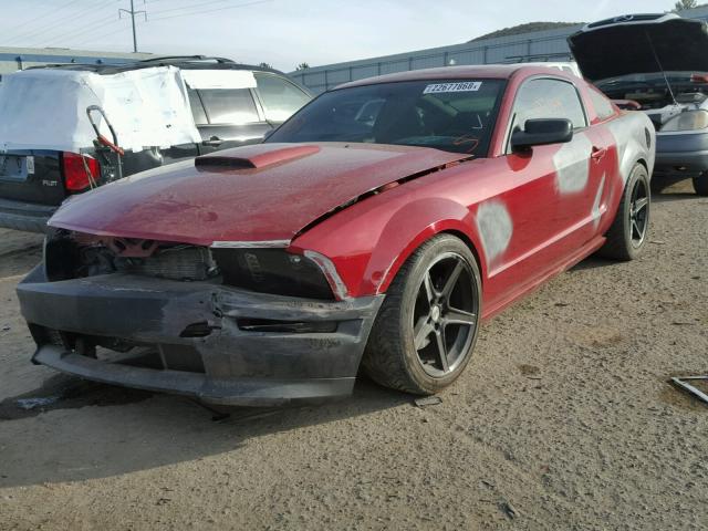 1ZVHT82H085101384 - 2008 FORD MUSTANG GT RED photo 2