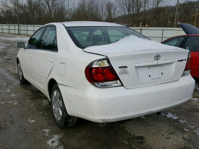 4T1BE32K15U590831 - 2005 TOYOTA CAMRY LE WHITE photo 3