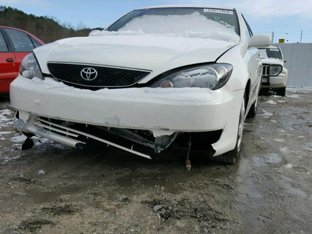 4T1BE32K15U590831 - 2005 TOYOTA CAMRY LE WHITE photo 9