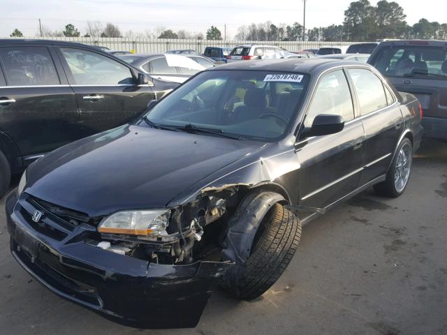 1HGCG1643YA030867 - 2000 HONDA ACCORD LX BLACK photo 2