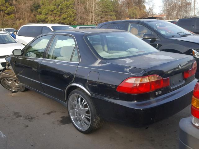 1HGCG1643YA030867 - 2000 HONDA ACCORD LX BLACK photo 3