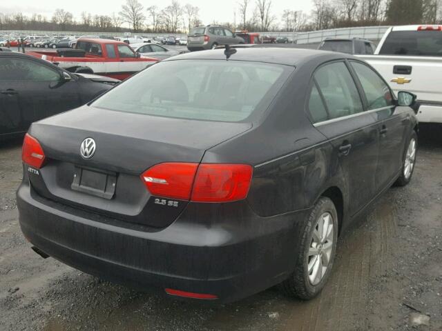 3VWDP7AJ1DM383735 - 2013 VOLKSWAGEN JETTA SE BLACK photo 4