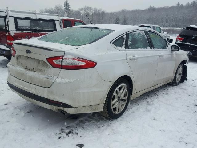 3FA6P0HD9GR322228 - 2016 FORD FUSION SE WHITE photo 4