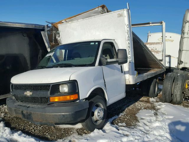 1GBHG31K991149888 - 2009 CHEVROLET EXPRESS G3 WHITE photo 2