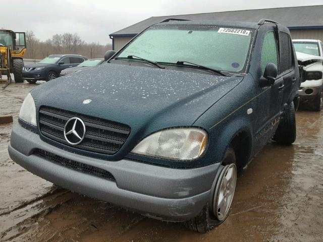 4JGAB54E8WA039578 - 1998 MERCEDES-BENZ ML 320 GREEN photo 2