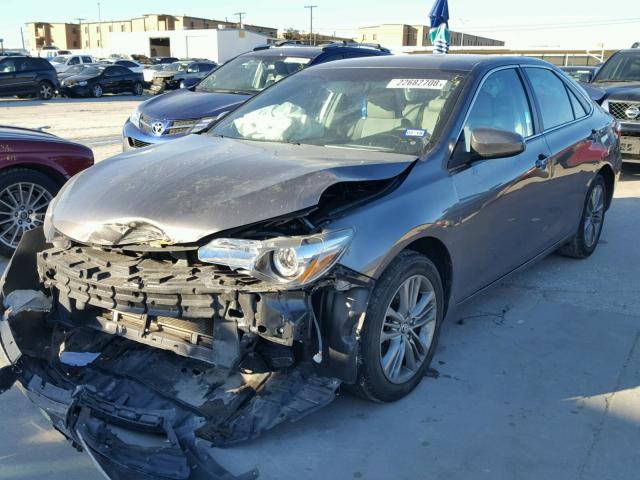 4T1BF1FK8GU130953 - 2016 TOYOTA CAMRY LE GRAY photo 2