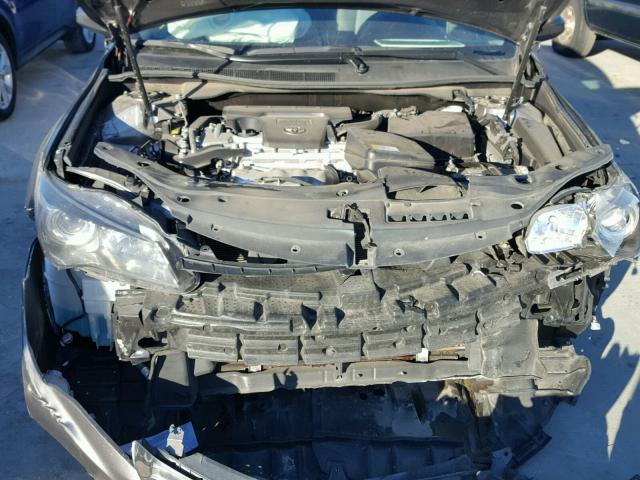 4T1BF1FK8GU130953 - 2016 TOYOTA CAMRY LE GRAY photo 7