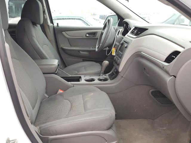 1GNKRFKD0GJ225516 - 2016 CHEVROLET TRAVERSE L WHITE photo 5