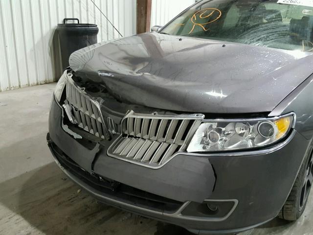 3LNDL2L3XCR806065 - 2012 LINCOLN MKZ HYBRID GRAY photo 9