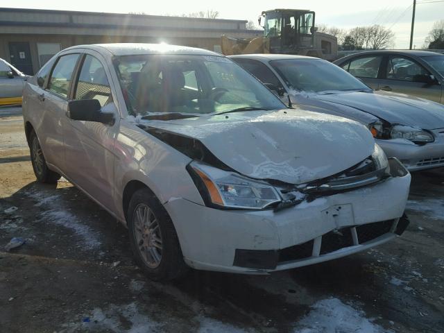 1FAHP35N69W225351 - 2009 FORD FOCUS SE WHITE photo 1