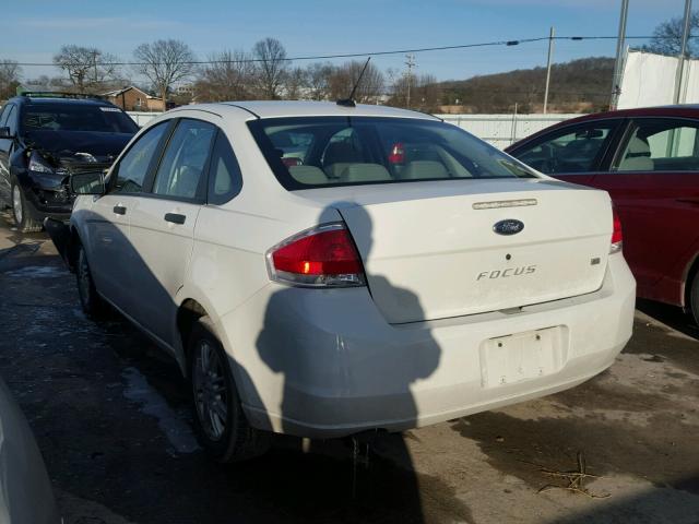 1FAHP35N69W225351 - 2009 FORD FOCUS SE WHITE photo 3