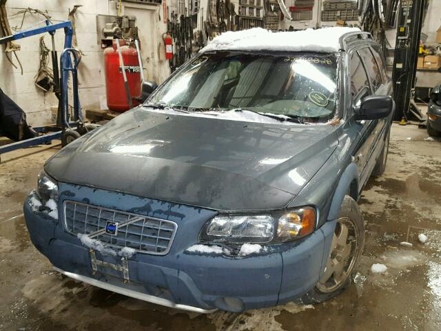 YV1SZ58D611034338 - 2001 VOLVO V70 XC BLUE photo 2