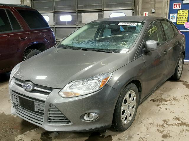 1FAHP3F23CL301850 - 2012 FORD FOCUS SE GRAY photo 2