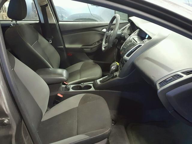 1FAHP3F23CL301850 - 2012 FORD FOCUS SE GRAY photo 5