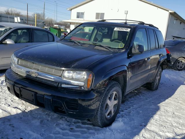 1GNDT13SX52135887 - 2005 CHEVROLET TRAILBLAZE BLACK photo 2