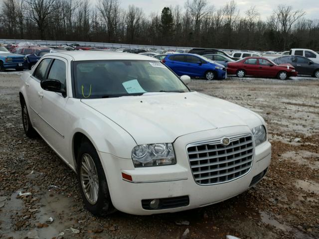 2C3KA53V19H527956 - 2009 CHRYSLER 300 TOURIN WHITE photo 1