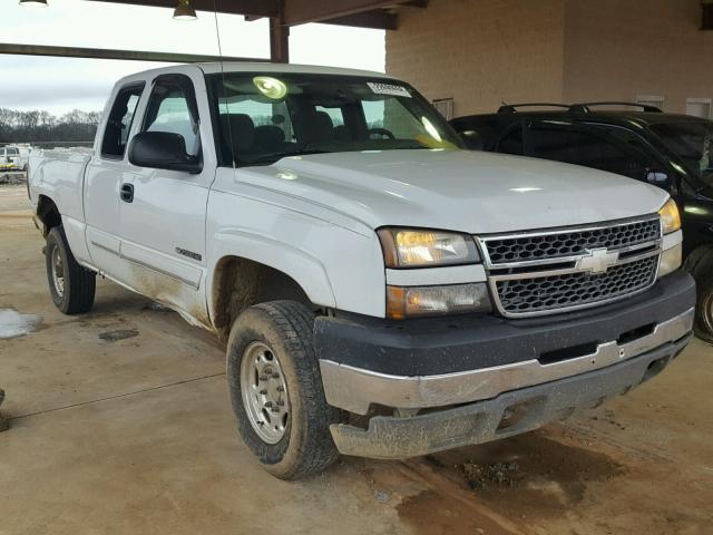 1GCHK29U55E188104 - 2005 CHEVROLET SILVERADO WHITE photo 1