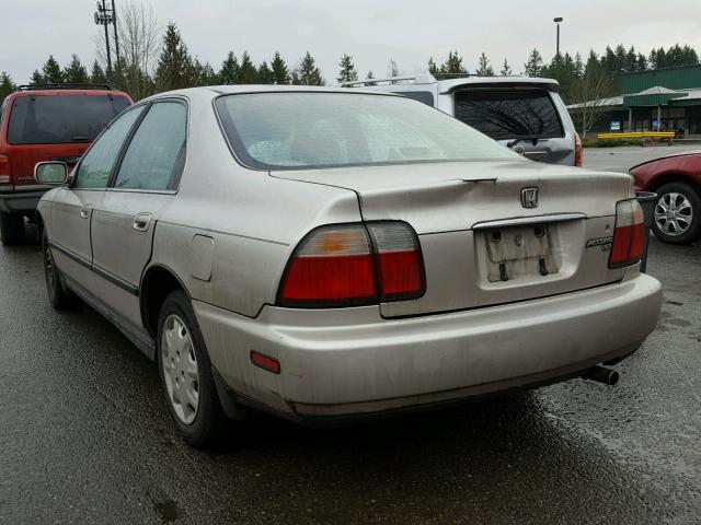 1HGCD5638VA010312 - 1997 HONDA ACCORD LX SILVER photo 3