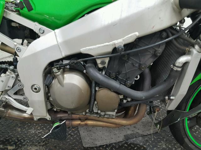 JKAZX4G1XWA013862 - 1998 KAWASAKI ZX600 G GREEN photo 5