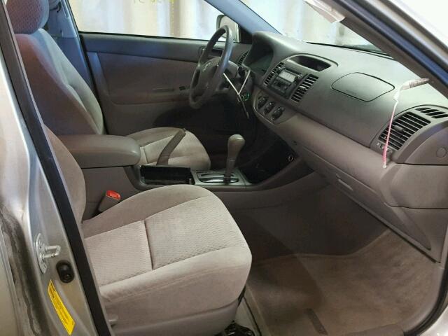 4T1BE30K84U794821 - 2004 TOYOTA CAMRY LE ვერცხლისფერი ფოტო 5