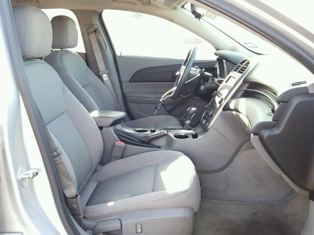 1G11B5SL0FF313549 - 2015 CHEVROLET MALIBU LS ვერცხლისფერი ფოტო 5