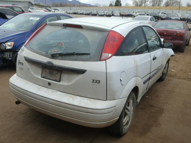 3FAFP31392R160659 - 2002 FORD FOCUS ZX3 WHITE photo 4