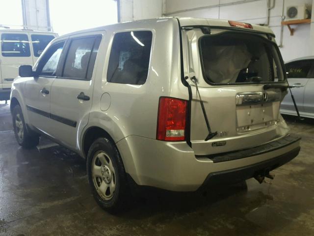 5FNYF4H23BB031374 - 2011 HONDA PILOT LX SILVER photo 3