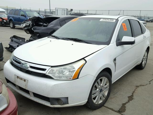 1FAHP35N58W176500 - 2008 FORD FOCUS SE WHITE photo 2