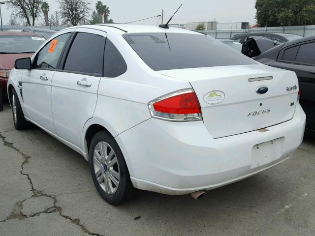 1FAHP35N58W176500 - 2008 FORD FOCUS SE WHITE photo 3