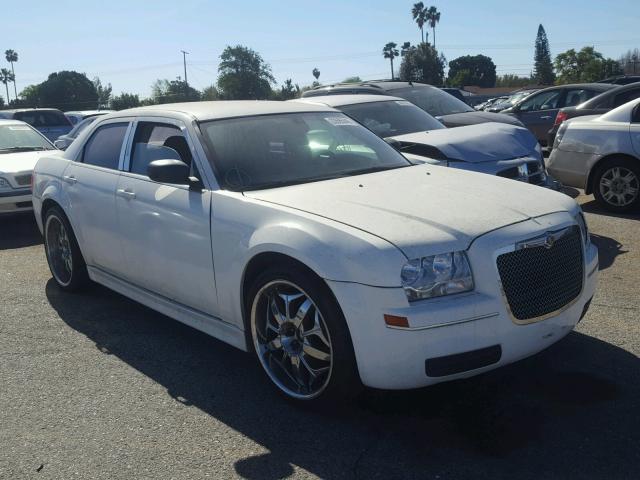 2C3KA43R26H414252 - 2006 CHRYSLER 300 WHITE photo 1