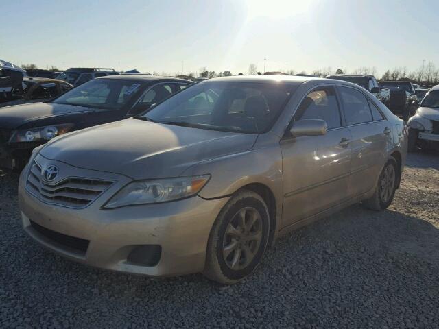 4T1BF3EKXBU143726 - 2011 TOYOTA CAMRY BASE GOLD photo 2