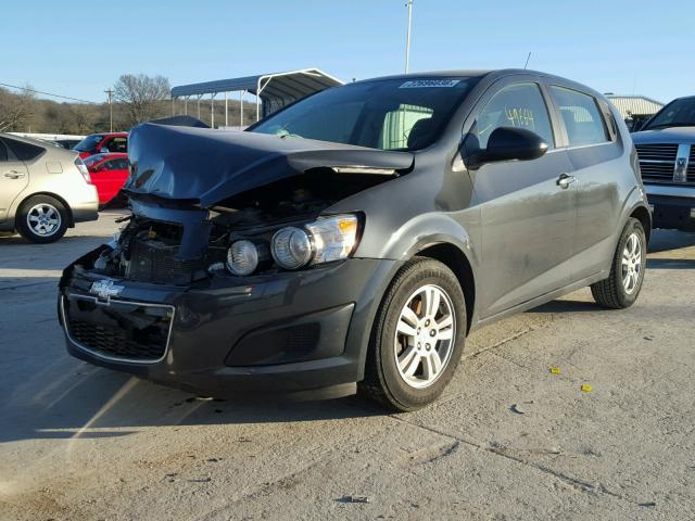 1G1JC6SH4E4202334 - 2014 CHEVROLET SONIC LT GRAY photo 2