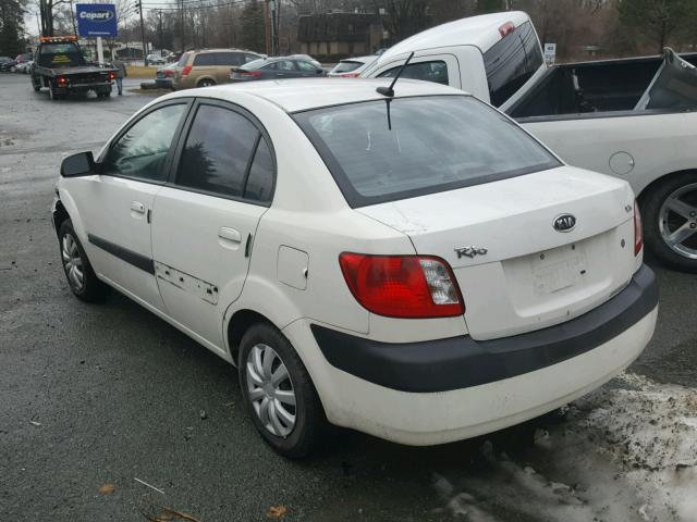 KNADE223196505493 - 2009 KIA RIO BASE WHITE photo 3