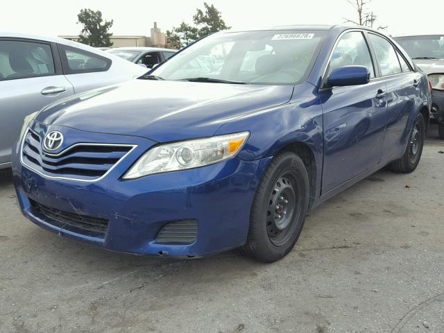 4T1BF3EK4AU546745 - 2010 TOYOTA CAMRY BASE BLUE photo 2