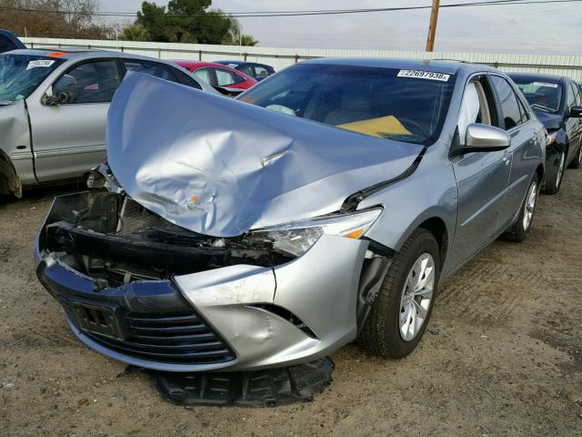 4T4BF1FK2FR488652 - 2015 TOYOTA CAMRY LE SILVER photo 2