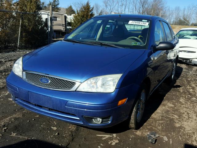 1FAHP34N25W249805 - 2005 FORD FOCUS ZX4 BLUE photo 2