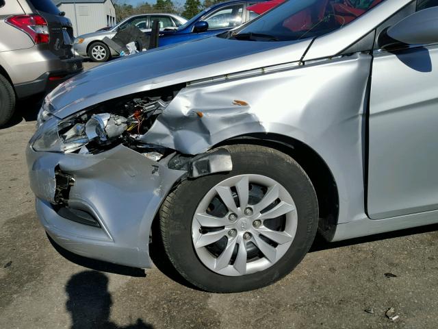 5NPEB4AC8CH380115 - 2012 HYUNDAI SONATA GLS SILVER photo 9