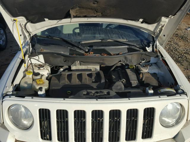 1J8FT48W57D352410 - 2007 JEEP PATRIOT LI WHITE photo 7