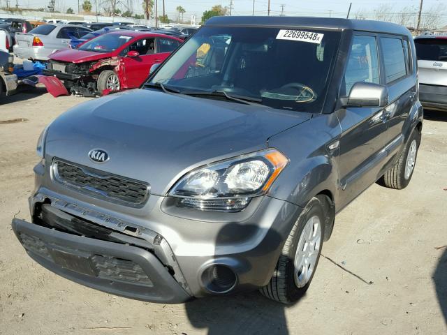 KNDJT2A51D7621889 - 2013 KIA SOUL GRAY photo 2