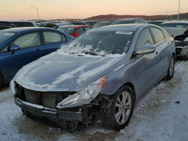 5NPEC4ACXBH019545 - 2011 HYUNDAI SONATA SE GRAY photo 2