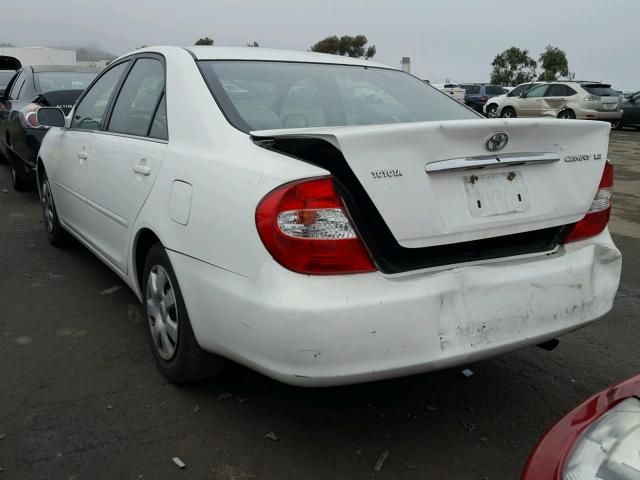 4T1BE32K92U117089 - 2002 TOYOTA CAMRY LE WHITE photo 3