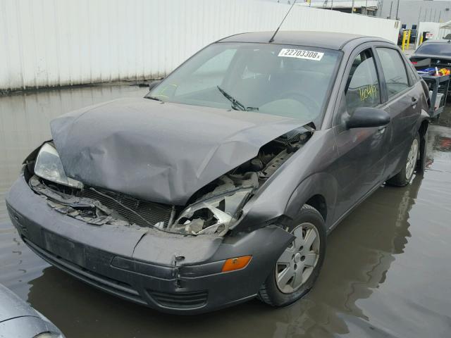 1FAFP34N36W106807 - 2006 FORD FOCUS ZX4 BLACK photo 2