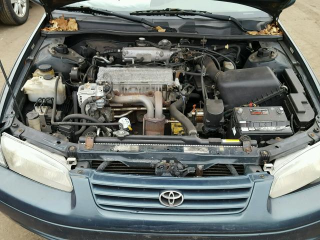 4T1BG28K1WU219407 - 1998 TOYOTA CAMRY CE GREEN photo 7