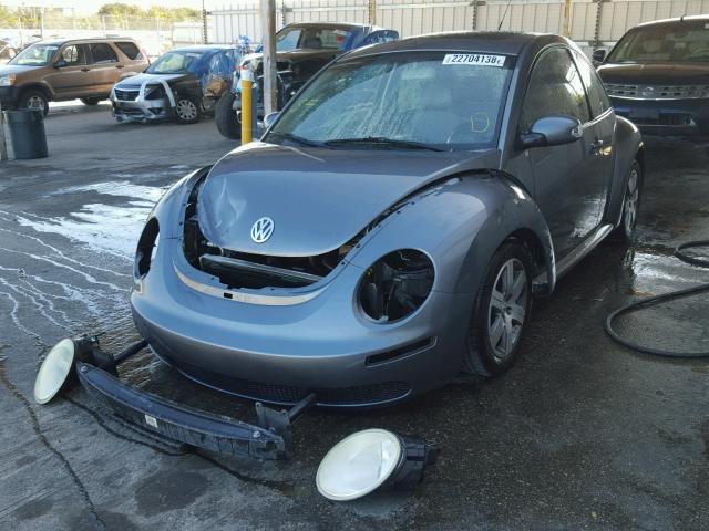 3VWRW31C86M401010 - 2006 VOLKSWAGEN NEW BEETLE GRAY photo 2