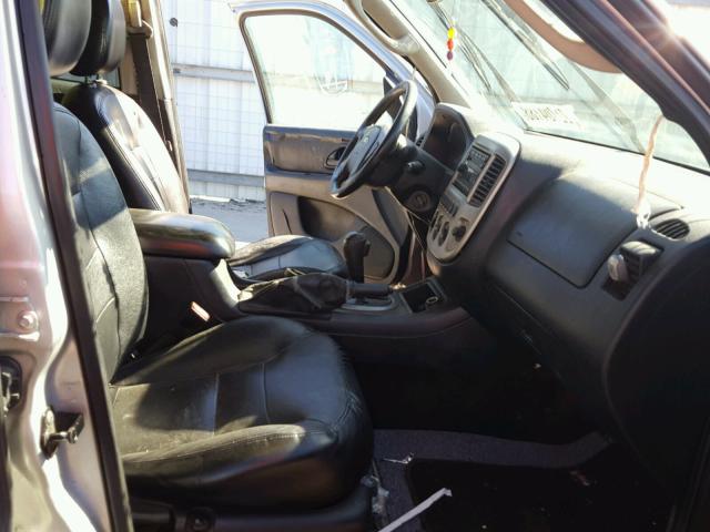 1FMCU94175KA84253 - 2005 FORD ESCAPE LIM GRAY photo 5