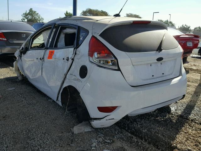 3FADP4EJ2BM216847 - 2011 FORD FIESTA SE WHITE photo 3