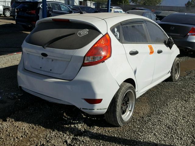 3FADP4EJ2BM216847 - 2011 FORD FIESTA SE WHITE photo 4