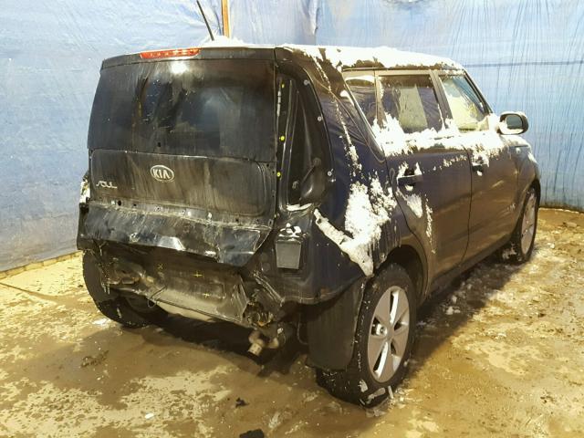 KNDJN2A24F7213552 - 2015 KIA SOUL BLACK photo 4